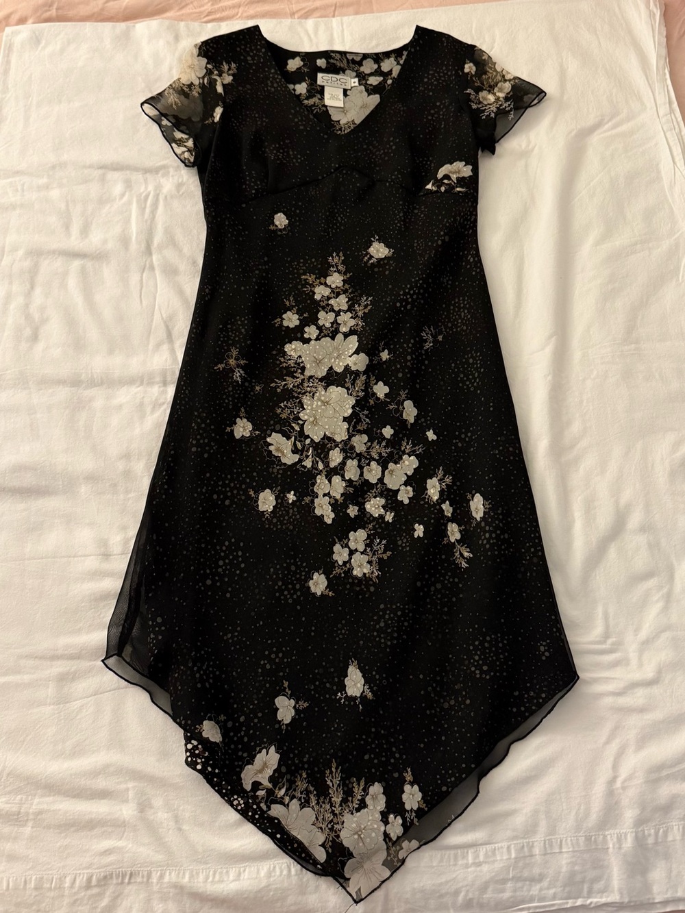 Vintage whimsigoth Y2K CDC Petites black dress with white floral print, size 6